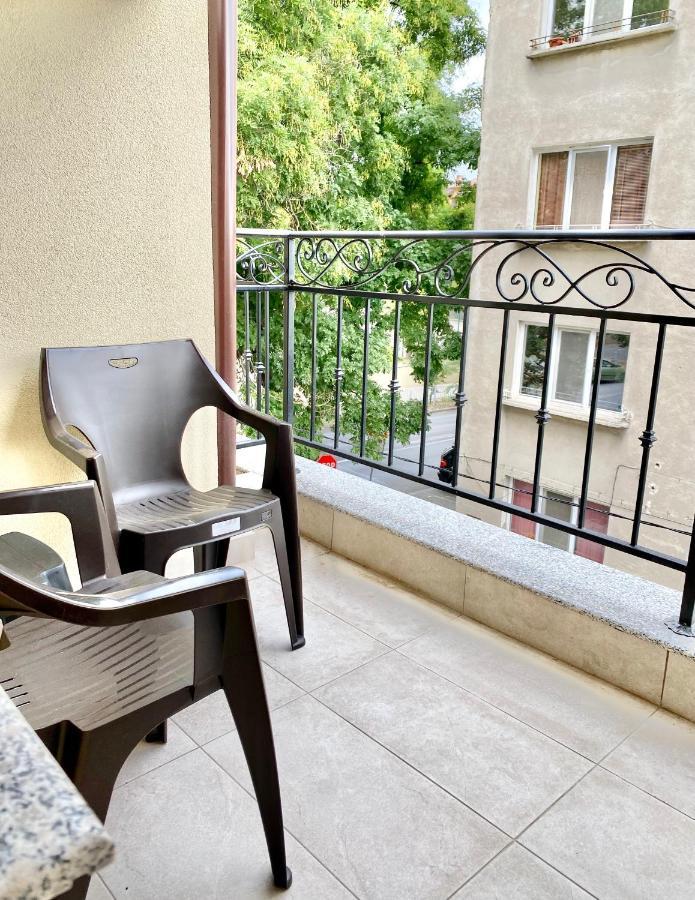Cozy Studio Next To State Opera With Work Space Stara Zagora Exterior foto